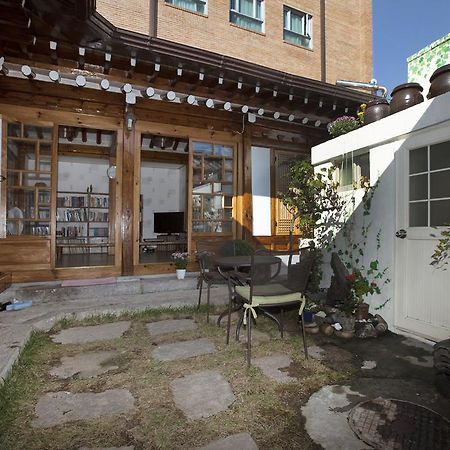 Vine Hanok Guesthouse Seoul Bagian luar foto