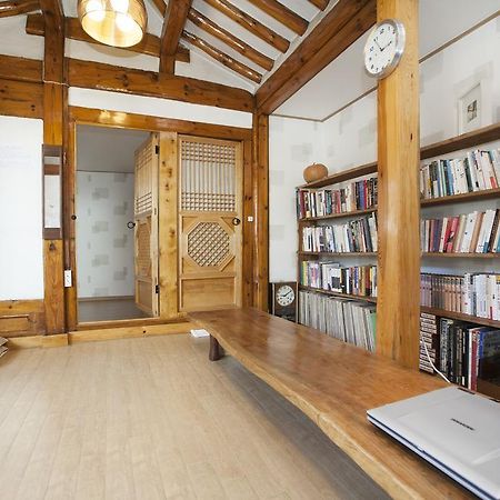 Vine Hanok Guesthouse Seoul Bagian luar foto