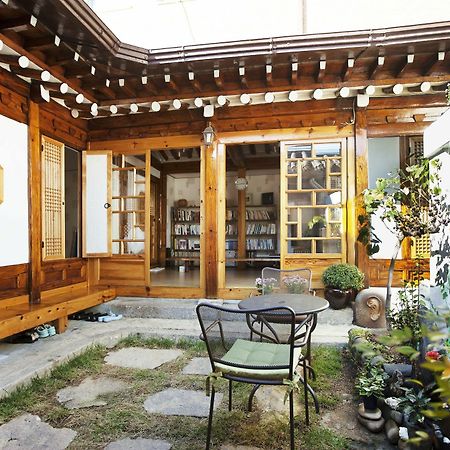 Vine Hanok Guesthouse Seoul Bagian luar foto