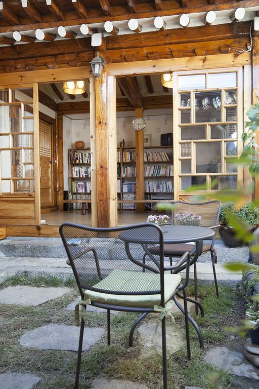 Vine Hanok Guesthouse Seoul Bagian luar foto
