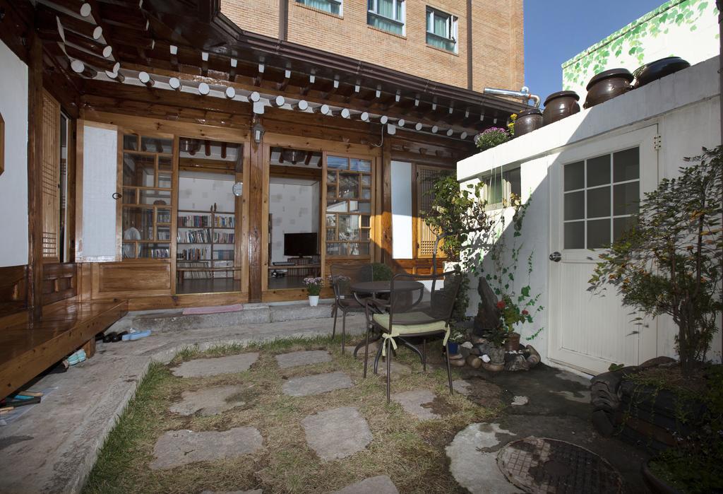 Vine Hanok Guesthouse Seoul Bagian luar foto