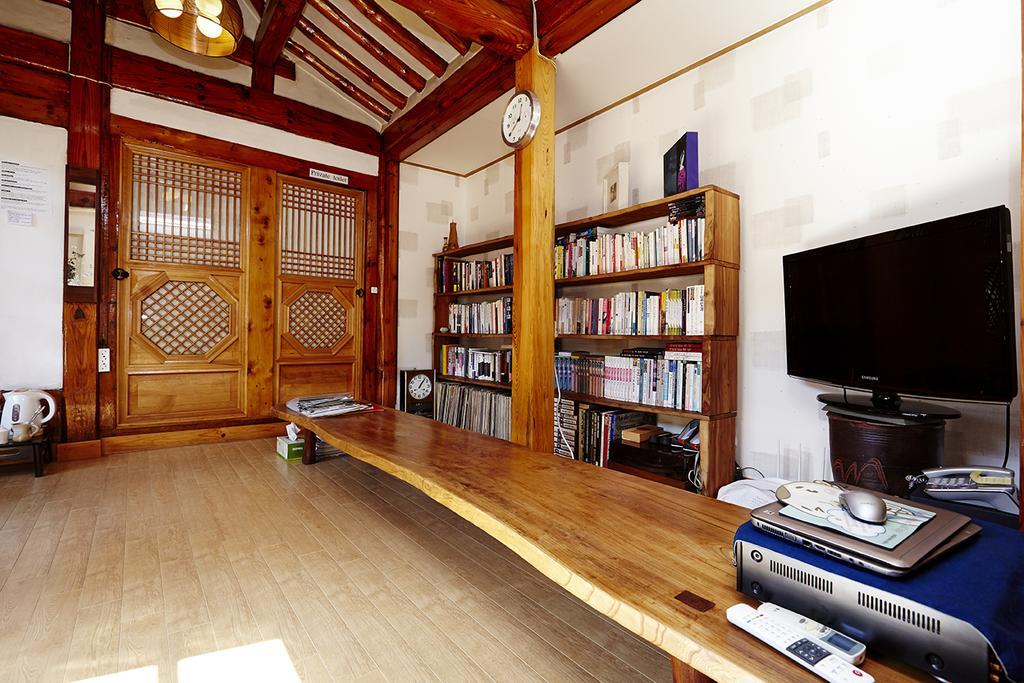 Vine Hanok Guesthouse Seoul Bagian luar foto