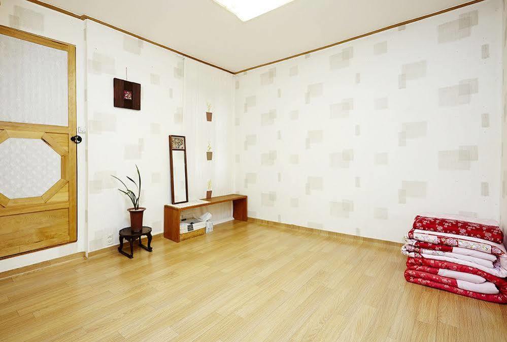 Vine Hanok Guesthouse Seoul Bagian luar foto